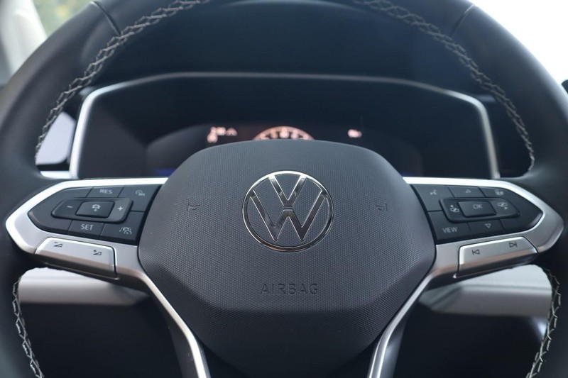 Volkswagen Taos Vehicle Image 09