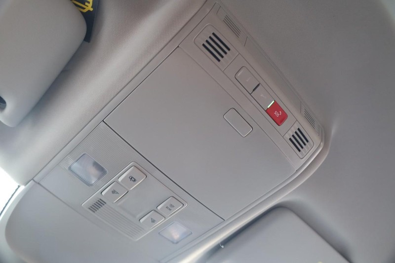 Volkswagen Taos Vehicle Image 16