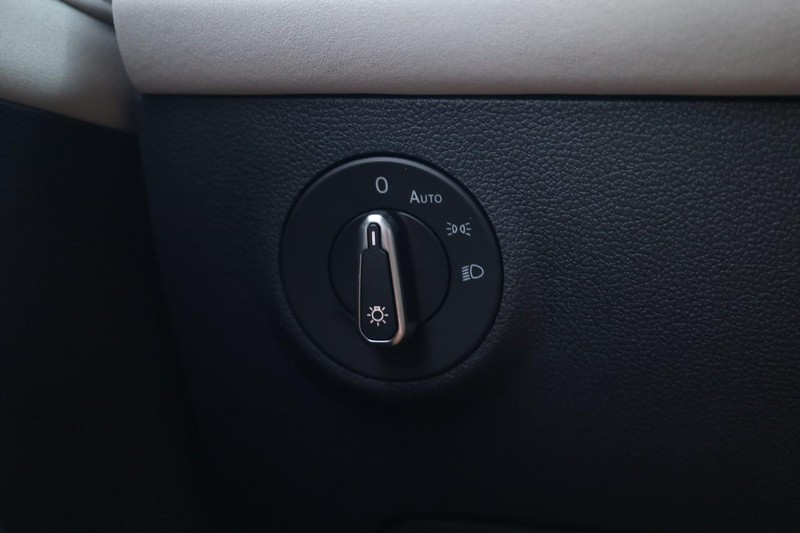 Volkswagen Taos Vehicle Image 18