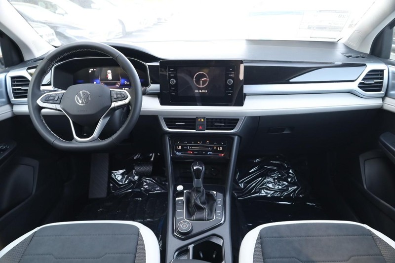 Volkswagen Taos Vehicle Image 22