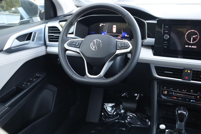 Volkswagen Taos Vehicle Image 23