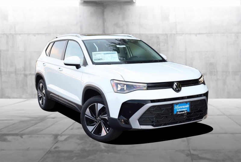 Volkswagen Taos Vehicle Image 02