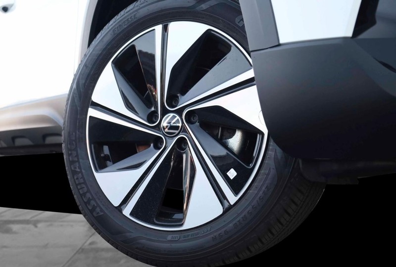 Volkswagen Taos Vehicle Image 03