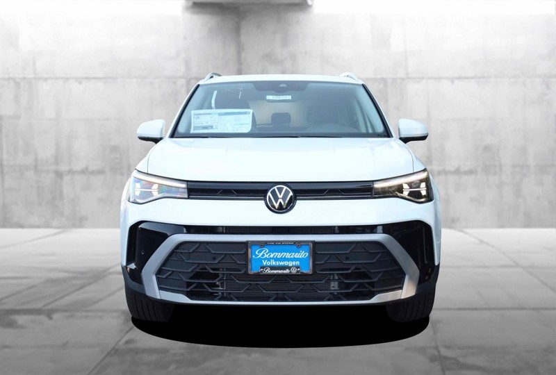 Volkswagen Taos Vehicle Image 04