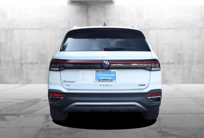 Volkswagen Taos Vehicle Image 06