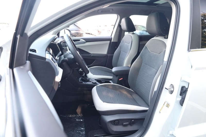 Volkswagen Taos Vehicle Image 08