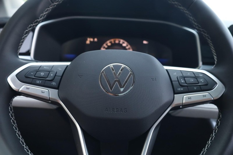 Volkswagen Taos Vehicle Image 11