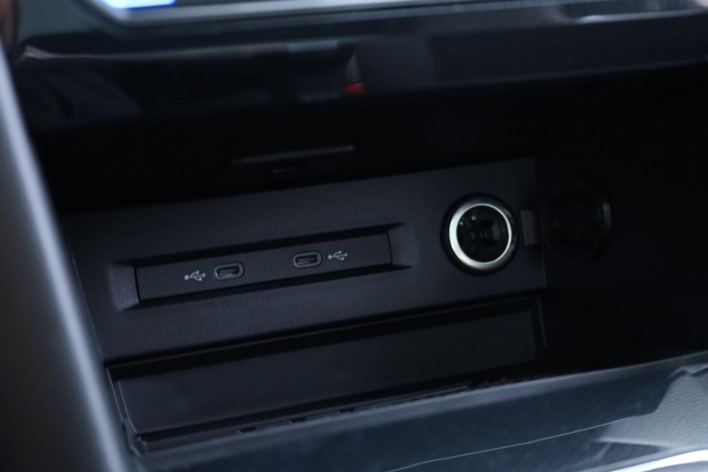 Volkswagen Taos Vehicle Image 16