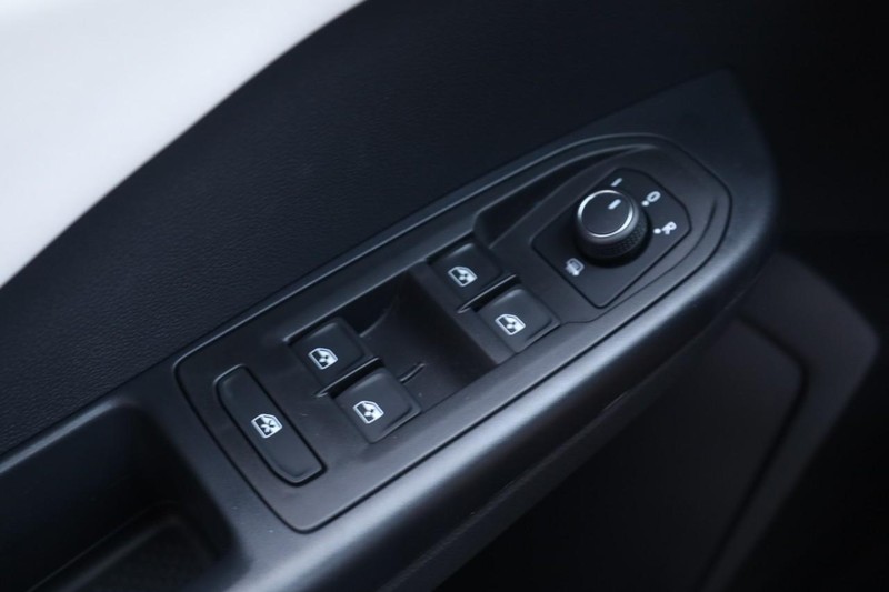 Volkswagen Taos Vehicle Image 19