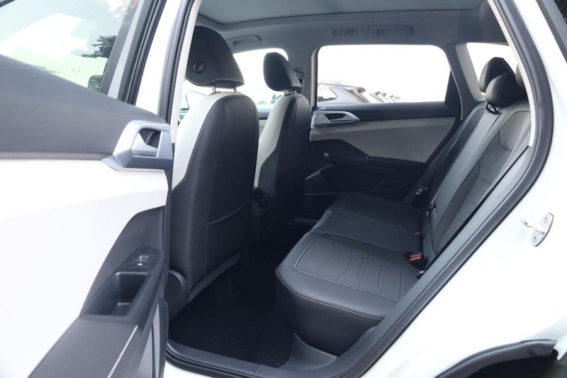 Volkswagen Taos Vehicle Image 22