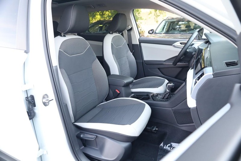 Volkswagen Taos Vehicle Image 26