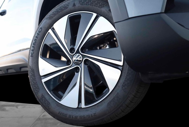 Volkswagen Taos Vehicle Image 03