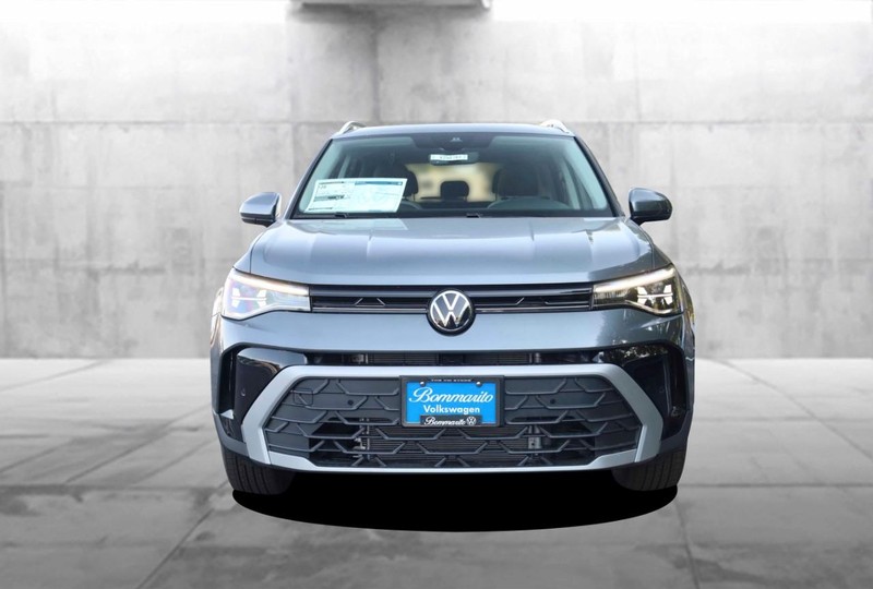 Volkswagen Taos Vehicle Image 04