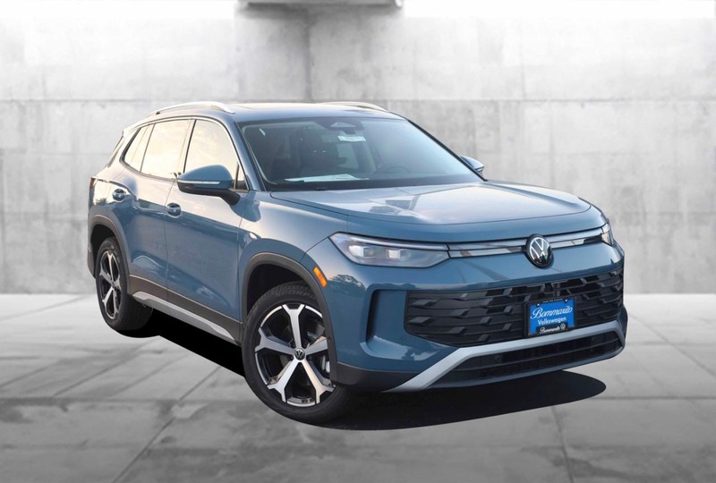 Volkswagen Tiguan Vehicle Image 02