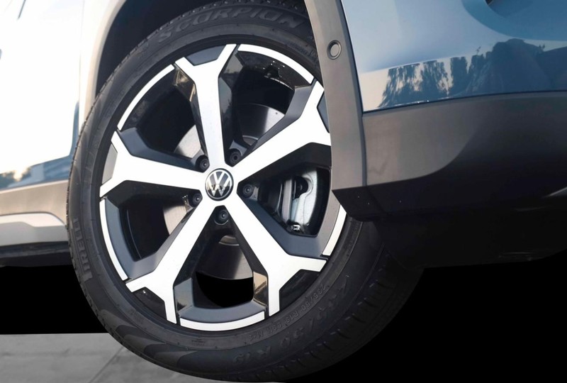 Volkswagen Tiguan Vehicle Image 03