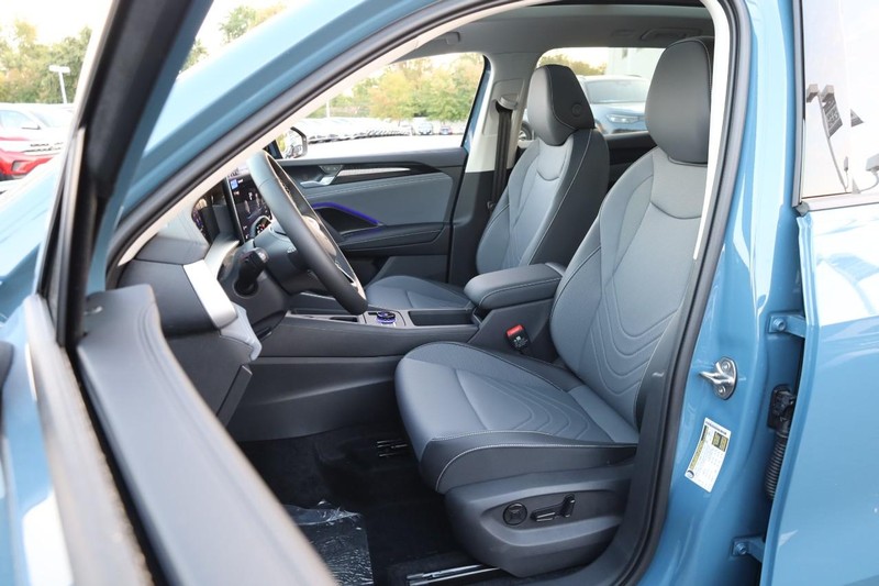 Volkswagen Tiguan Vehicle Image 08