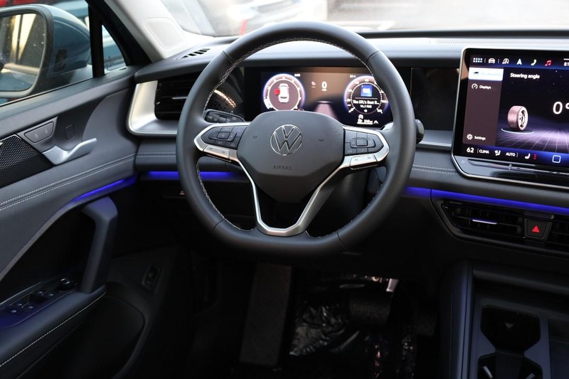 Volkswagen Tiguan Vehicle Image 24