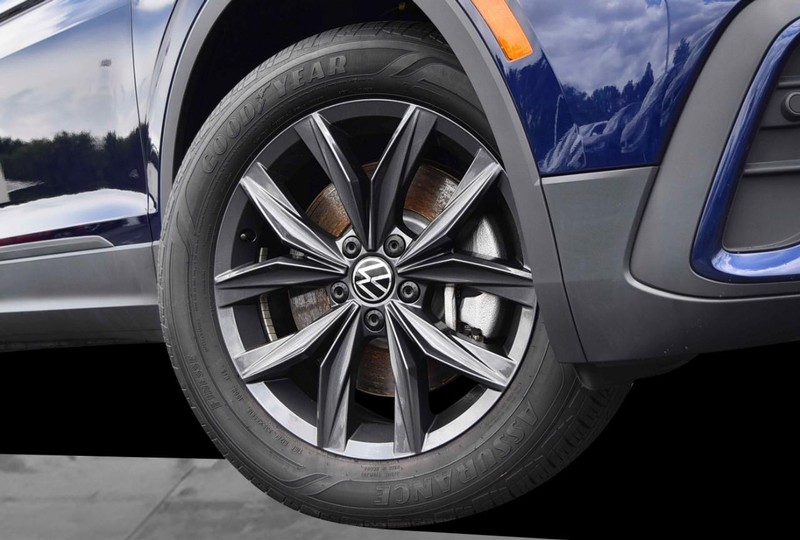 Volkswagen Tiguan Vehicle Image 03