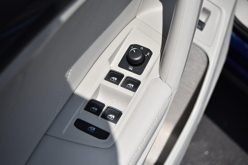 Volkswagen Tiguan Vehicle Image 08