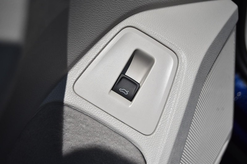 Volkswagen Tiguan Vehicle Image 09