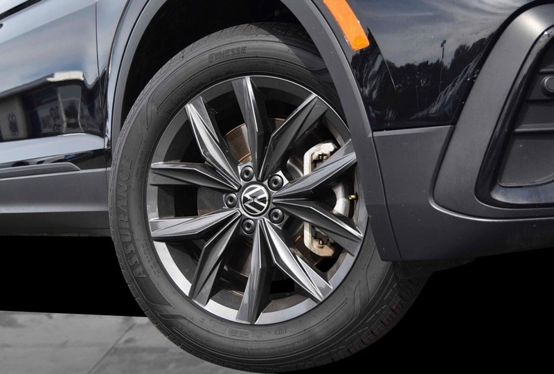 Volkswagen Tiguan Vehicle Image 03