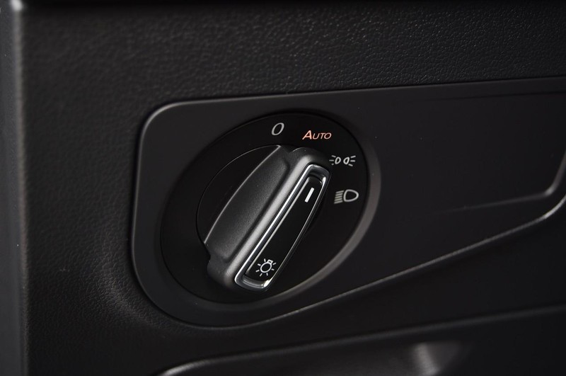 Volkswagen Tiguan Vehicle Image 11