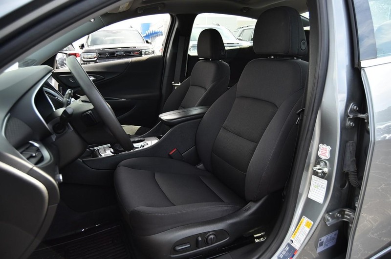 Chevrolet Malibu Vehicle Image 17