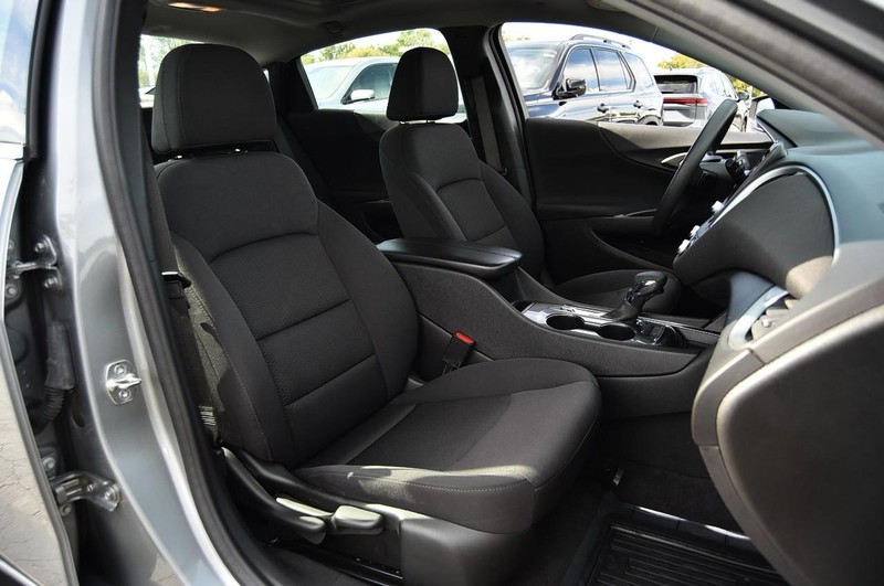 Chevrolet Malibu Vehicle Image 18