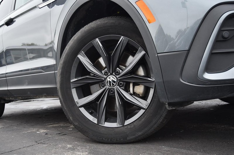 Volkswagen Tiguan Vehicle Image 03