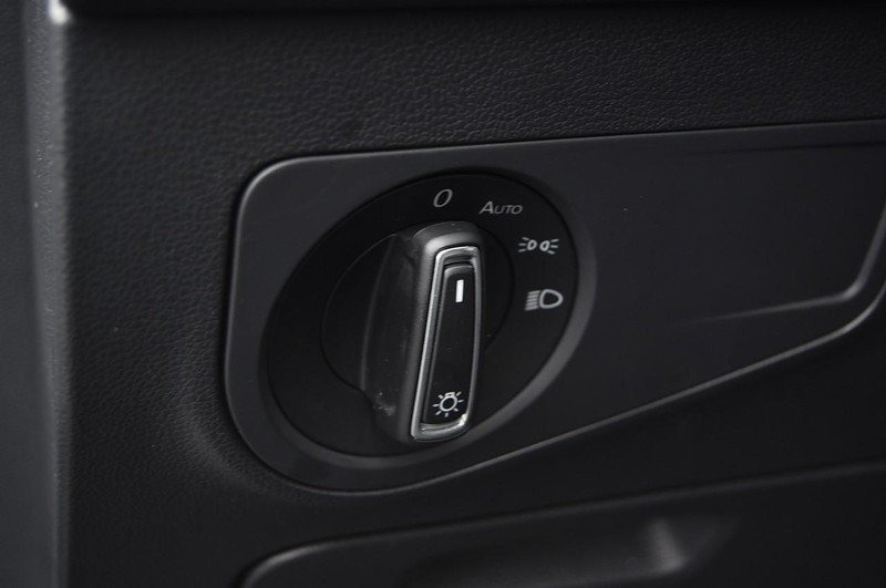 Volkswagen Tiguan Vehicle Image 11