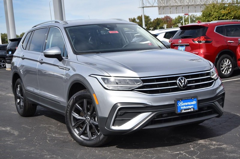 Volkswagen Tiguan Vehicle Image 02