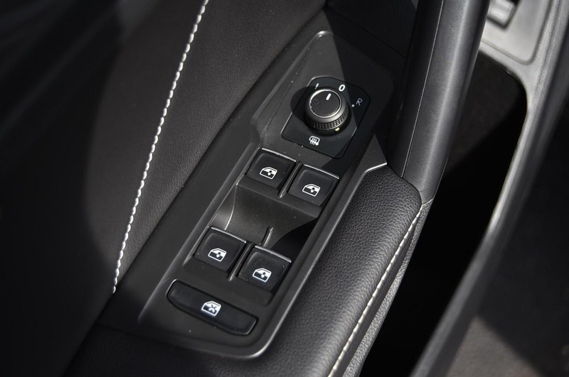 Volkswagen Tiguan Vehicle Image 08