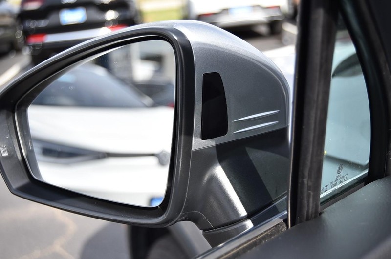 Volkswagen Tiguan Vehicle Image 10