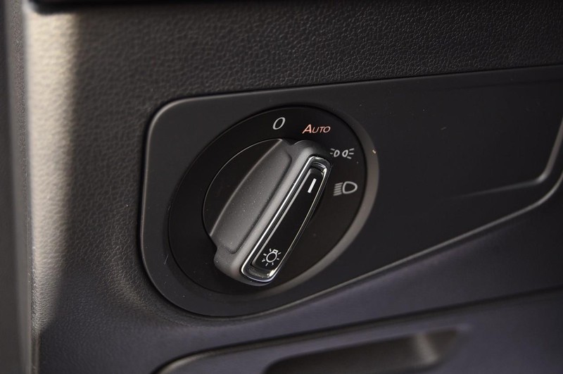 Volkswagen Tiguan Vehicle Image 11