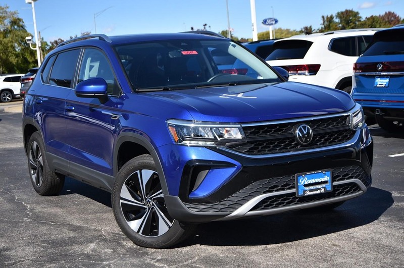 Volkswagen Taos Vehicle Image 02