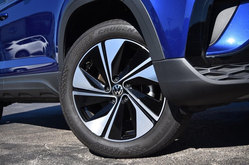 Volkswagen Taos Vehicle Image 03