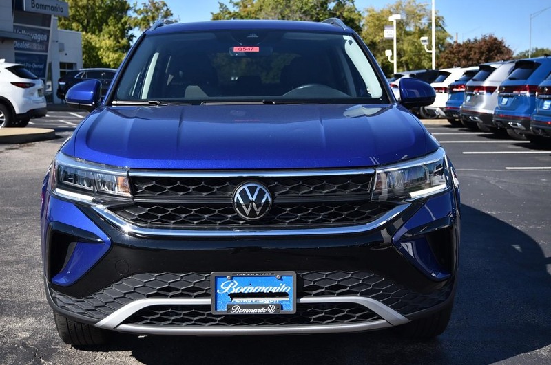 Volkswagen Taos Vehicle Image 04