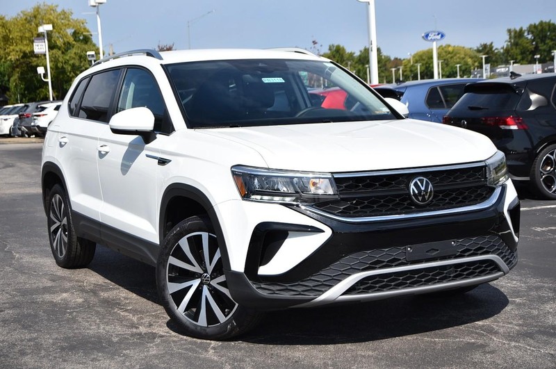 Volkswagen Taos Vehicle Image 02