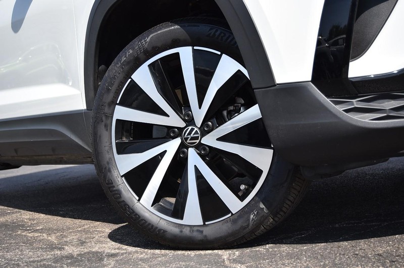 Volkswagen Taos Vehicle Image 03