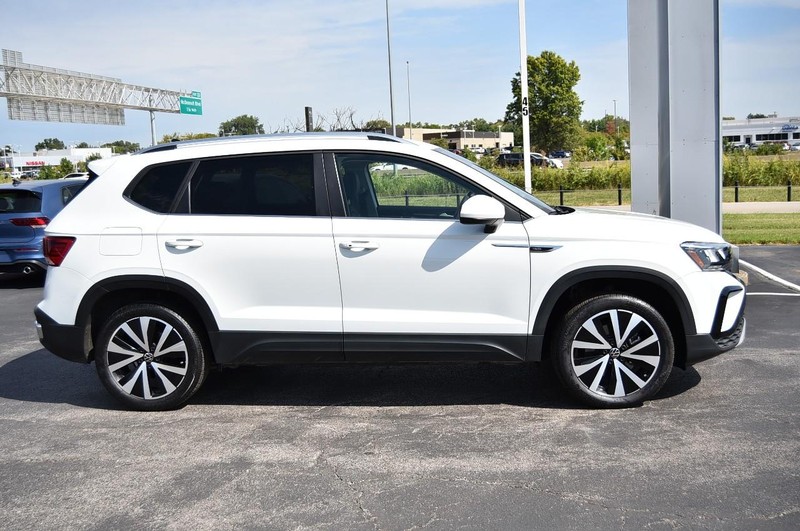 Volkswagen Taos Vehicle Image 05