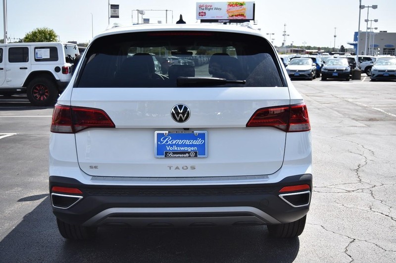 Volkswagen Taos Vehicle Image 06