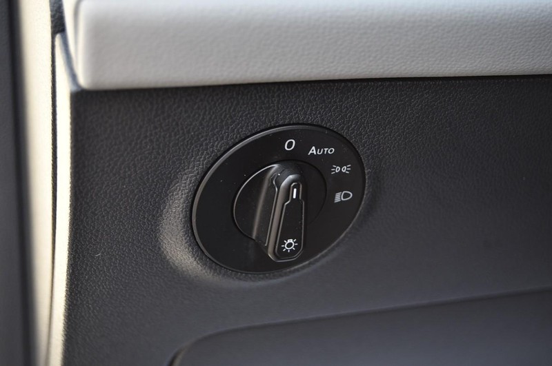 Volkswagen Taos Vehicle Image 11