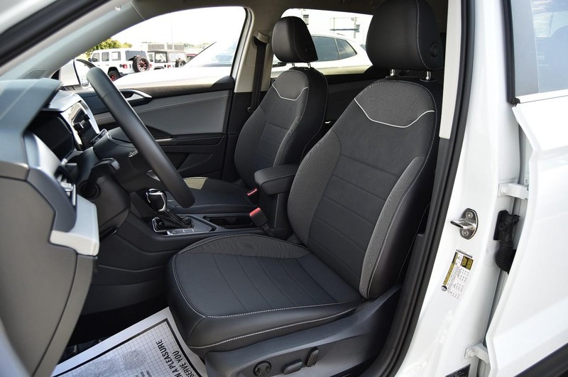 Volkswagen Taos Vehicle Image 19