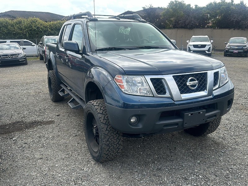 Nissan Frontier Vehicle Full-screen Gallery Image 02