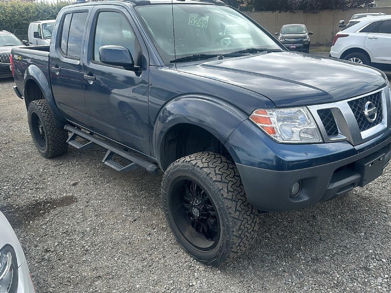 Nissan Frontier Vehicle Full-screen Gallery Image 03