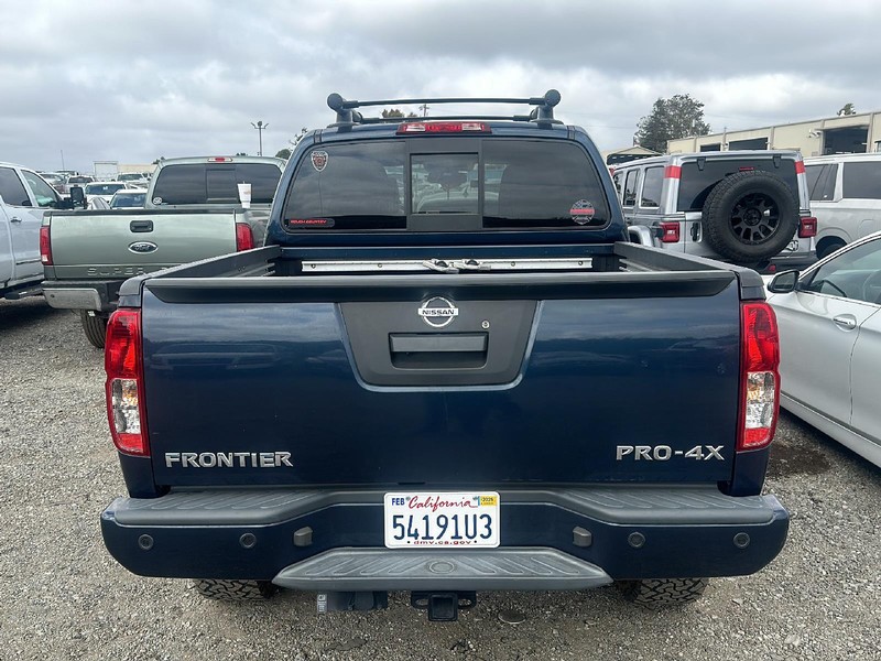 Nissan Frontier Vehicle Full-screen Gallery Image 06