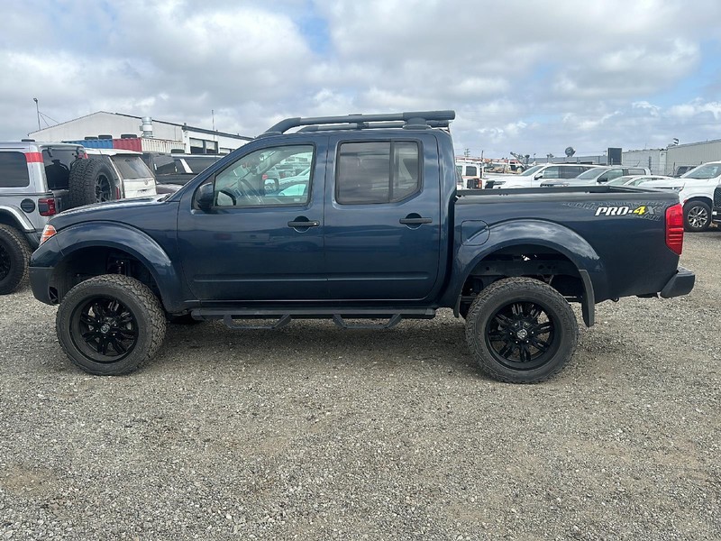 Nissan Frontier Vehicle Full-screen Gallery Image 08