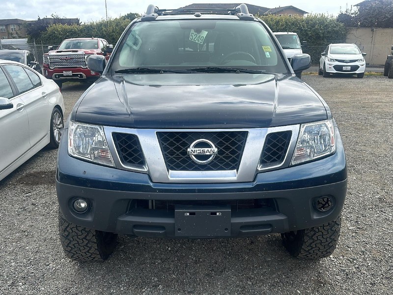 Nissan Frontier Vehicle Full-screen Gallery Image 09