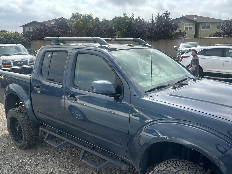 Nissan Frontier Vehicle Full-screen Gallery Image 10