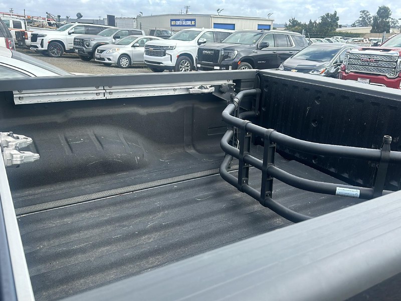 Nissan Frontier Vehicle Full-screen Gallery Image 11